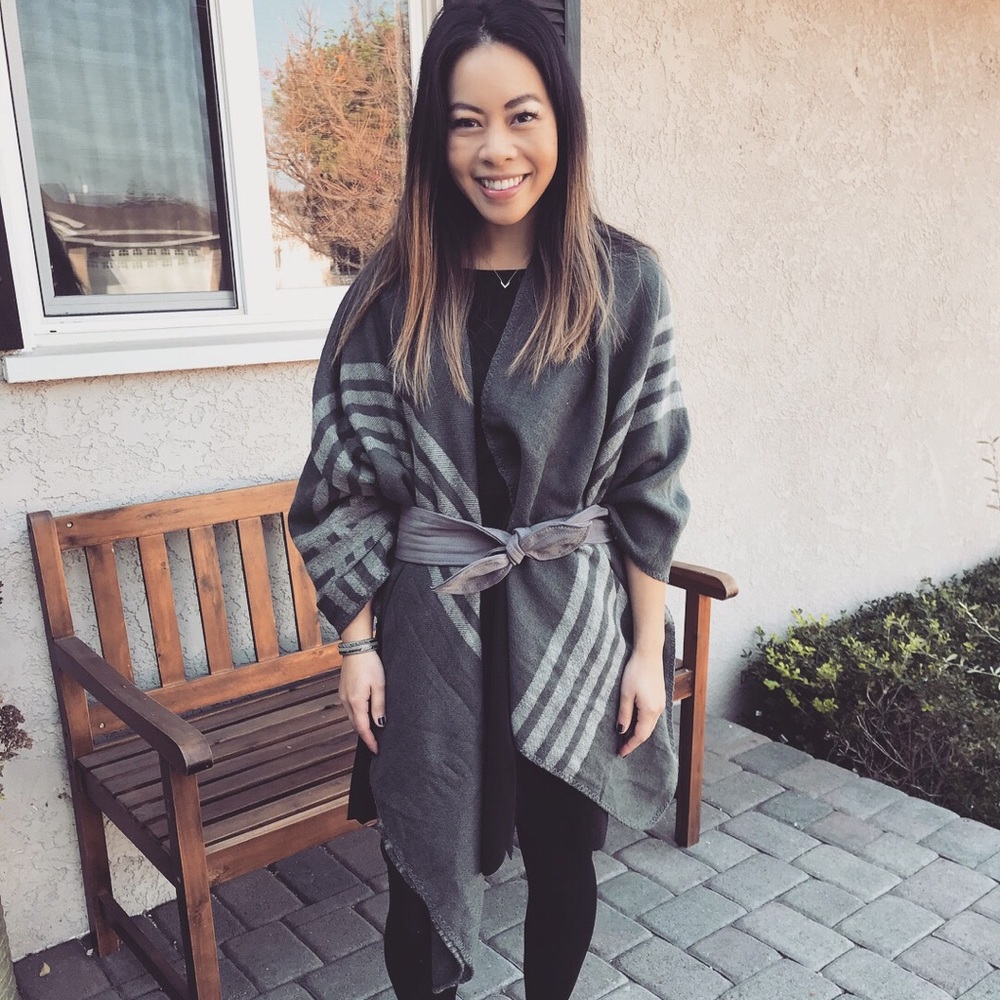 5for$40! BB Dakota reversible poncho